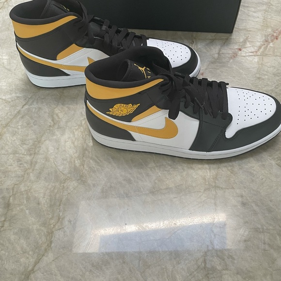 Nike Air Jordan 1 mid se - Picture 3 of 14